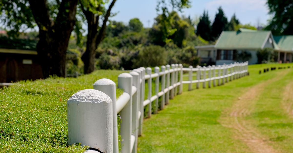 Importance of Overhangs in Weather Protection for Fencing
