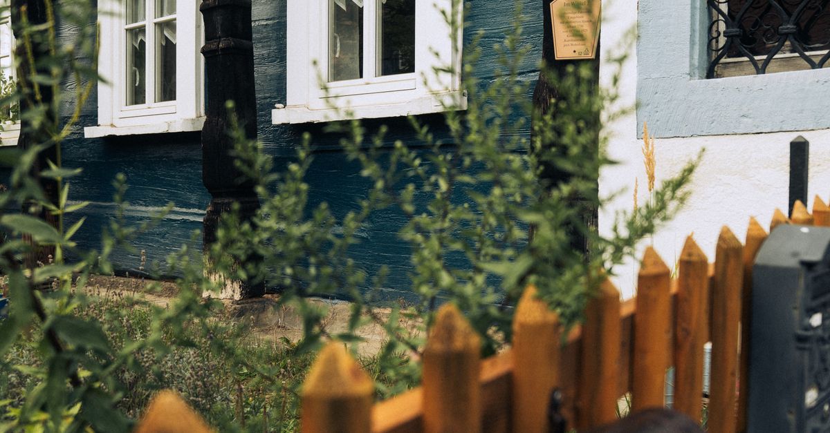 Scheduling Regular Inspections for Optimal Timber Fence Care